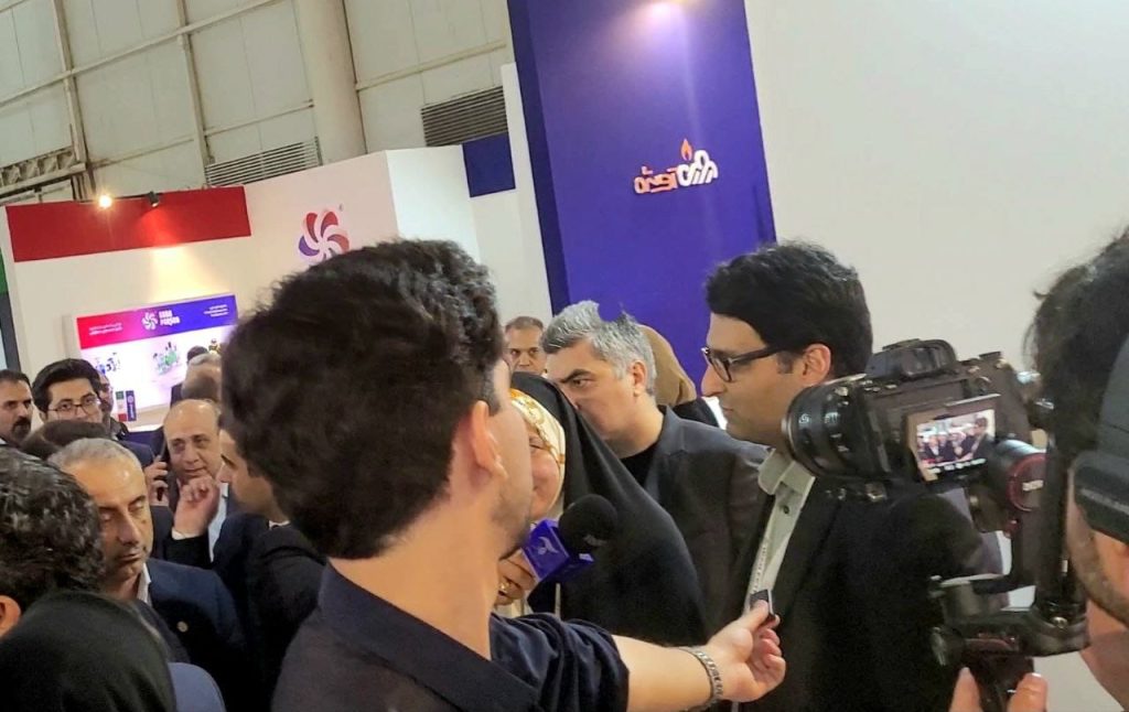 گفت و گو دکتر شریعتمداری و مهندس مهدی حافظی در پتروکم کیش